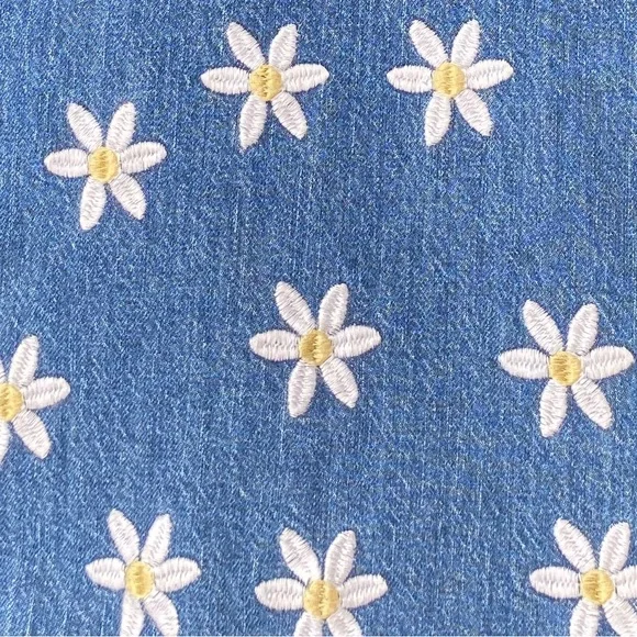 FOREVER 21
Medium Blue Embroidered Floral Flare Jeans Size 26 - Picture 8 of 8